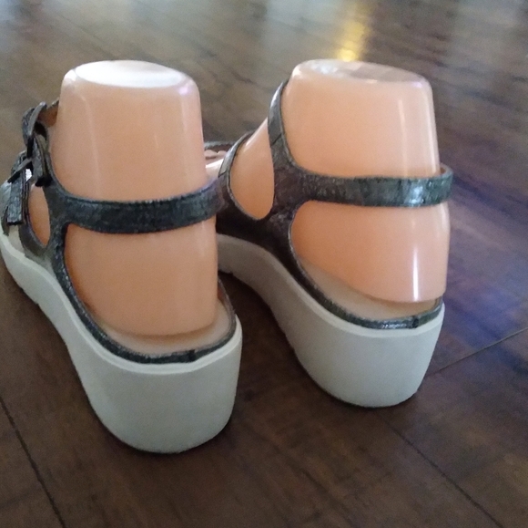 Johnston & Murphy Pewter Clara Platform Sandals‎ - Picture 4 of 6